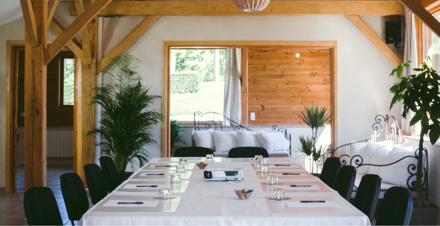 gite-segur-bergerie-table-seminaire