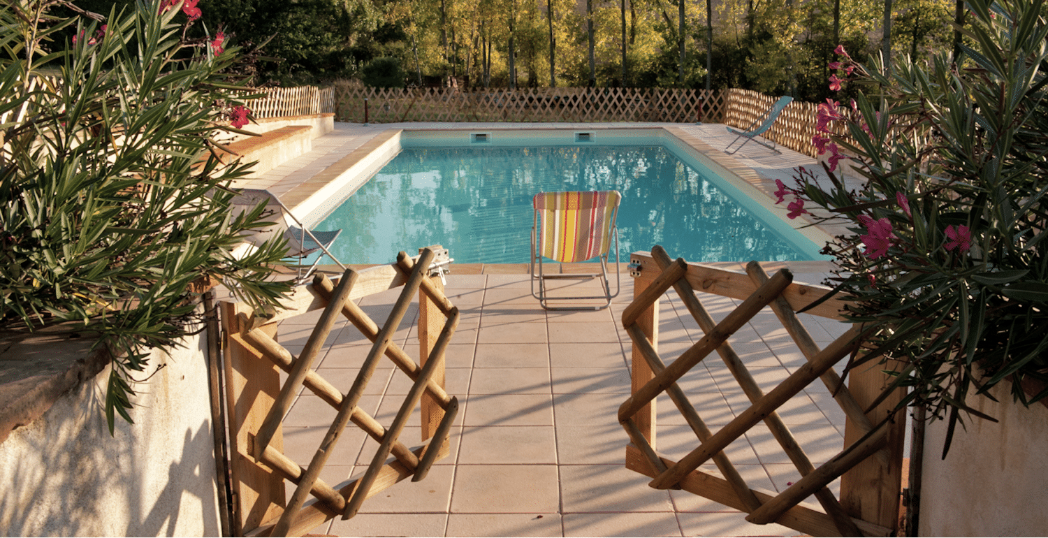 gite-segur-piscine-accueil-portillon