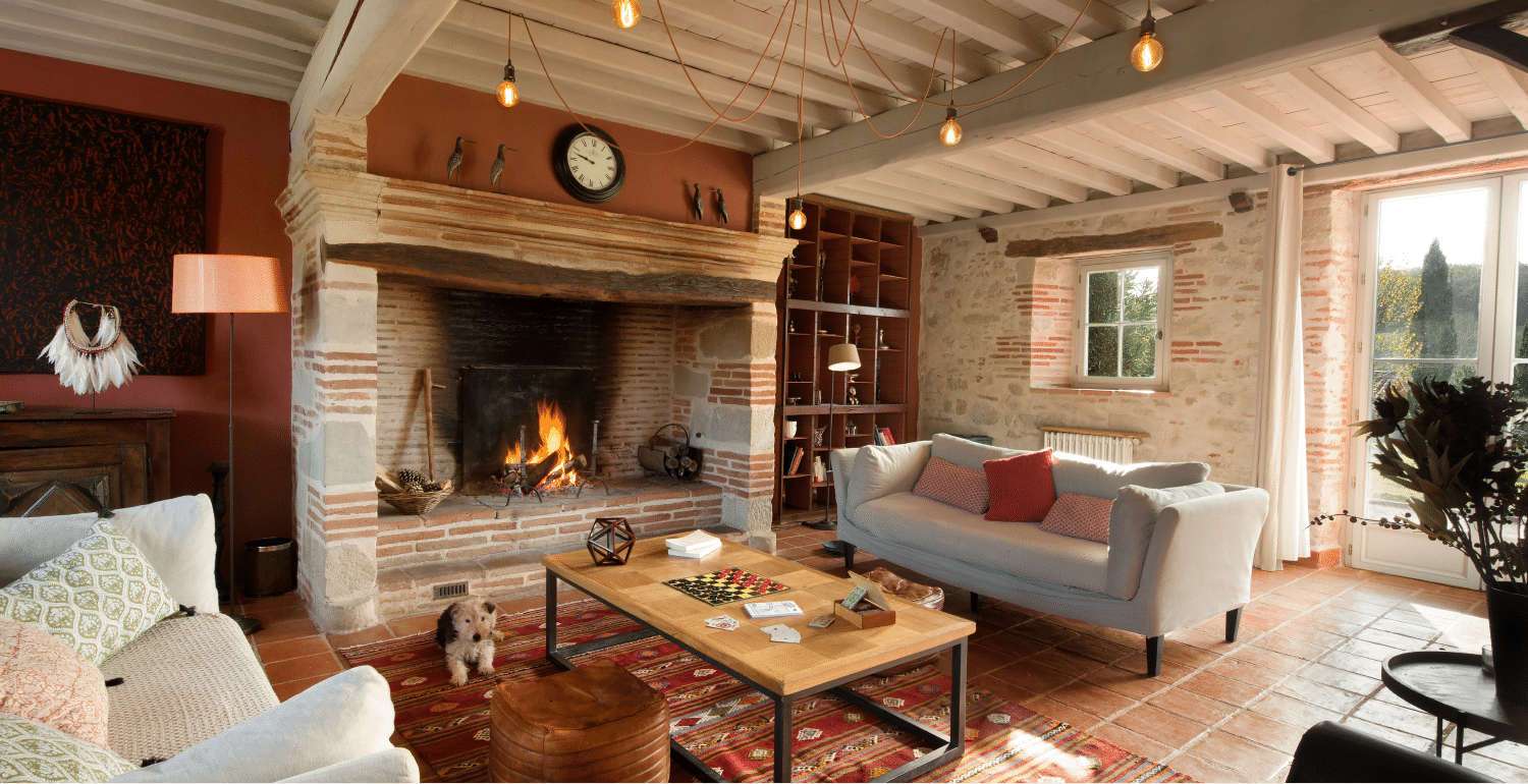 salon-cheminee-gite-segur